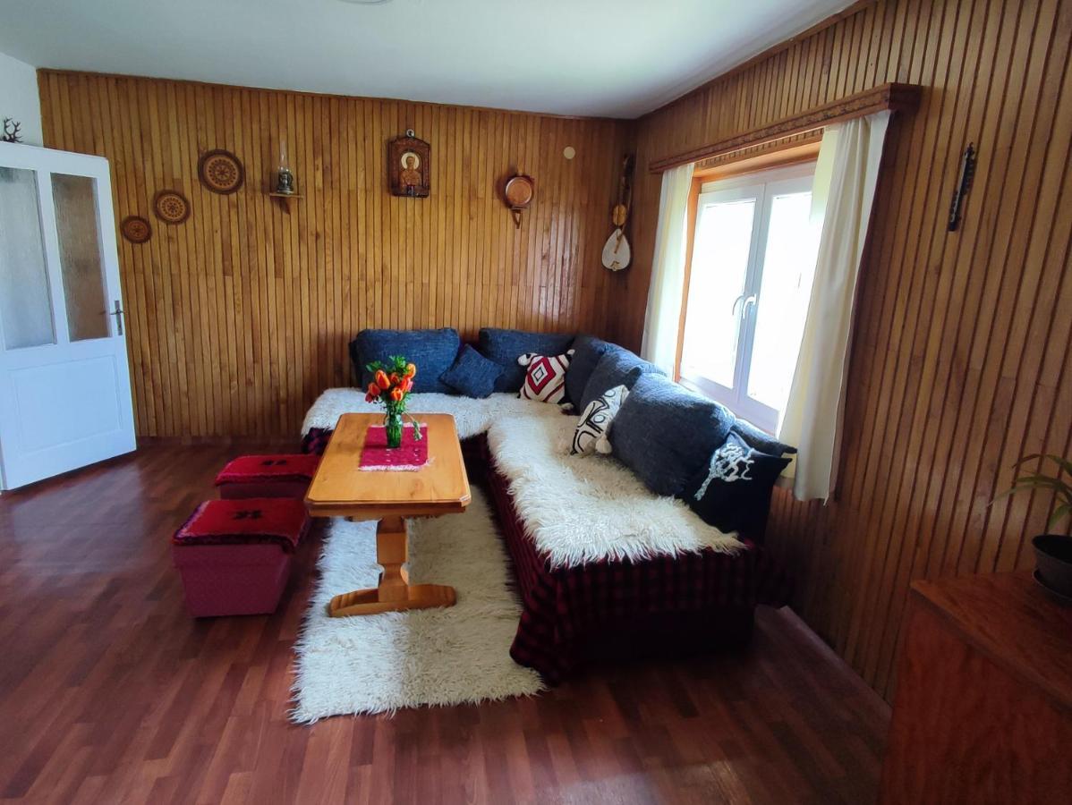 Cemerno Cottage Gacko Exterior photo
